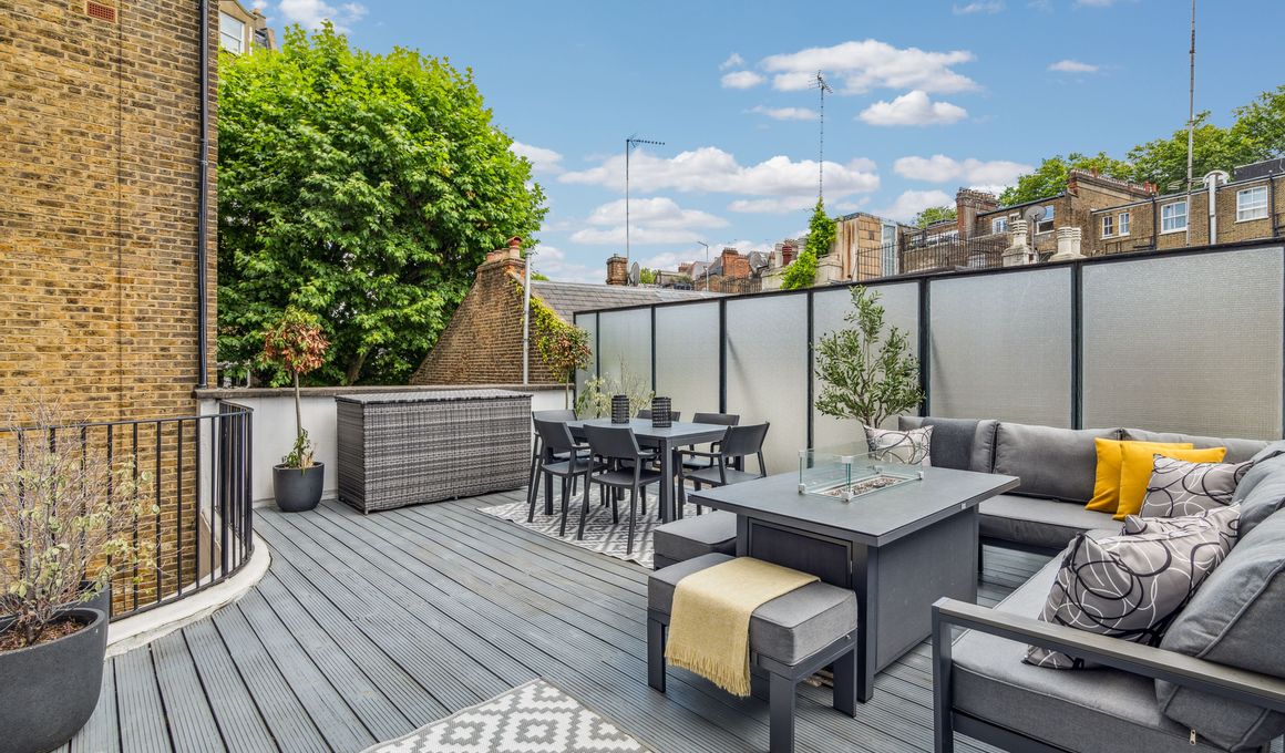 Earls Court’s Number One Selling Agent – tlc Leads the Market in 2025