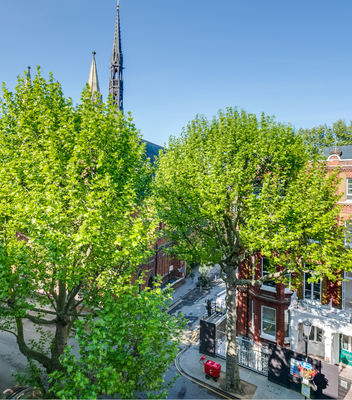 Selling in Chelsea This Summer: Why Presentation and Positioning Need to Work Together